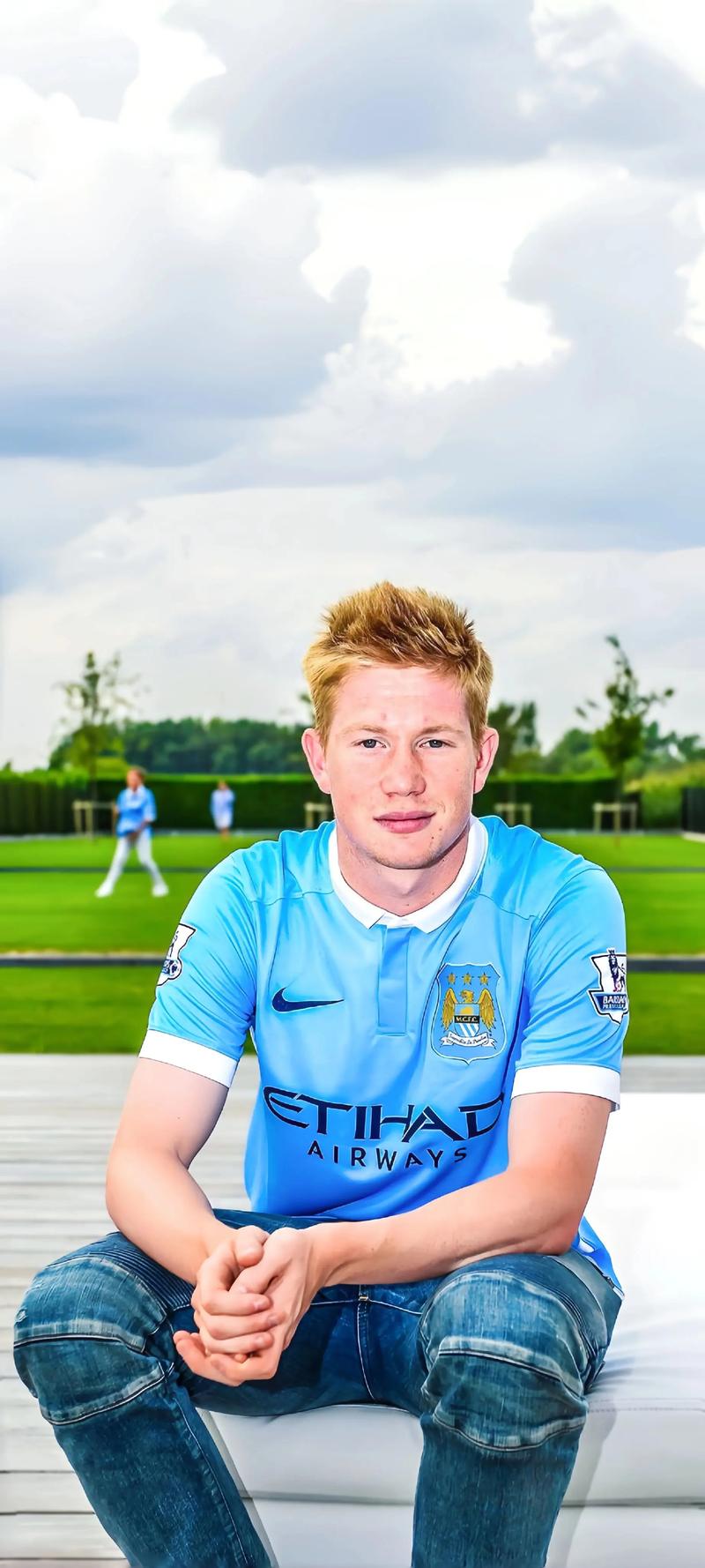 风中有朵雨做的云？曼城新赛季二客球衣曝光：灵感源自雨滴