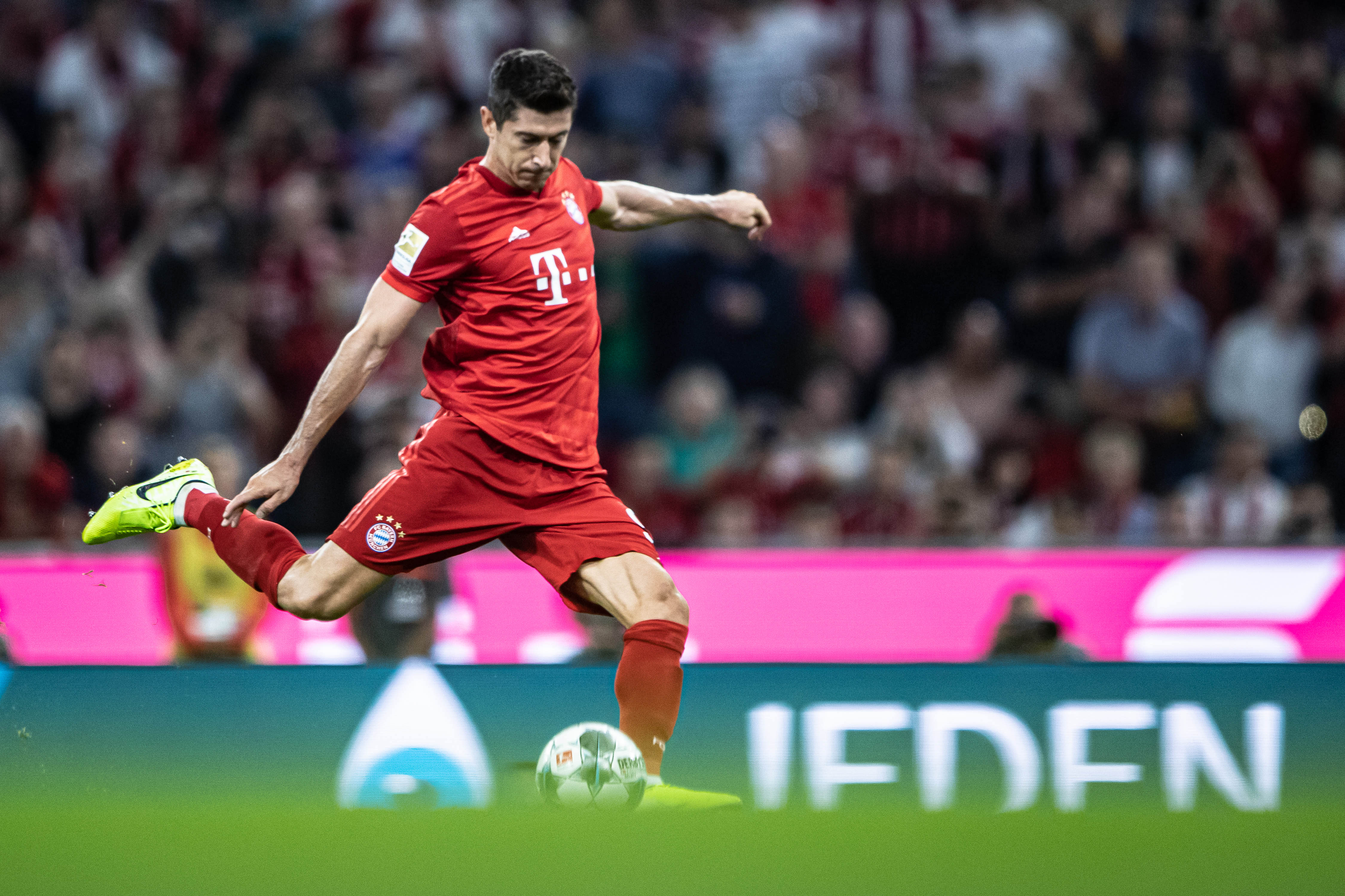 RMC：姆巴佩在上周联赛遭受膝盖撞击，并最终带伤踢完比赛