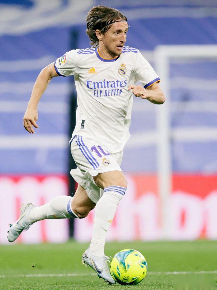 主裁谈拜仁点球：塔的手扩大了接触面积；凯恩的肘碰到了对方