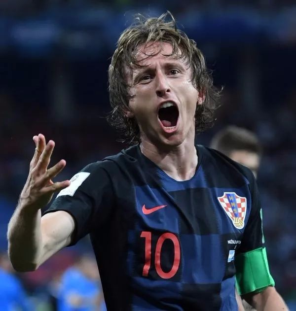 英媒：如果斯洛特下课，利物浦可能让杰拉德担任临时主帅