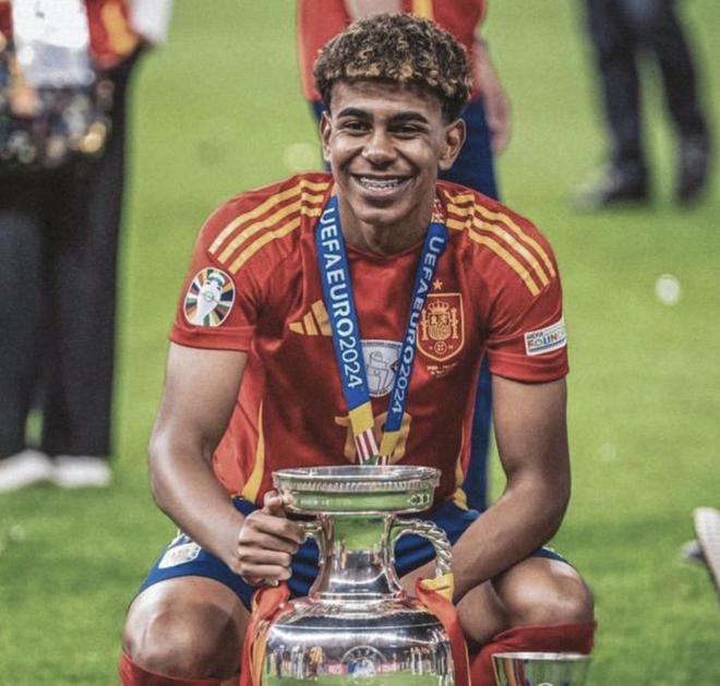 曼联将以1亿英镑的价格击败曼城，前锋签约已成定局，巴塞罗那的挖角行动也变得“认真”起来。