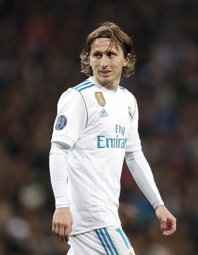 邮报：明年世界杯上下半场中段设强制补水时间，每次三分钟